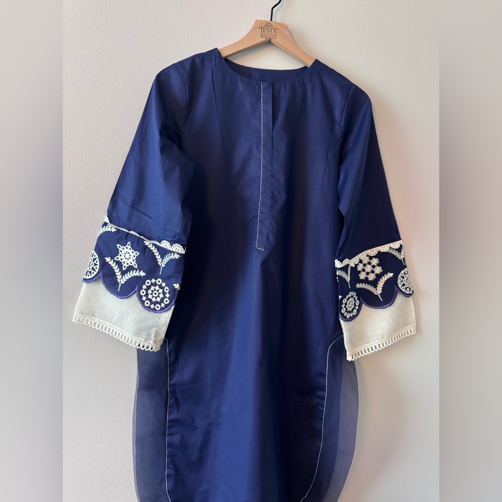 Elegant Blue Embroidered Kurta